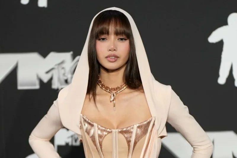 lisa blackpink sinh nam bao nhieu tuoi va bi mat nu ca si