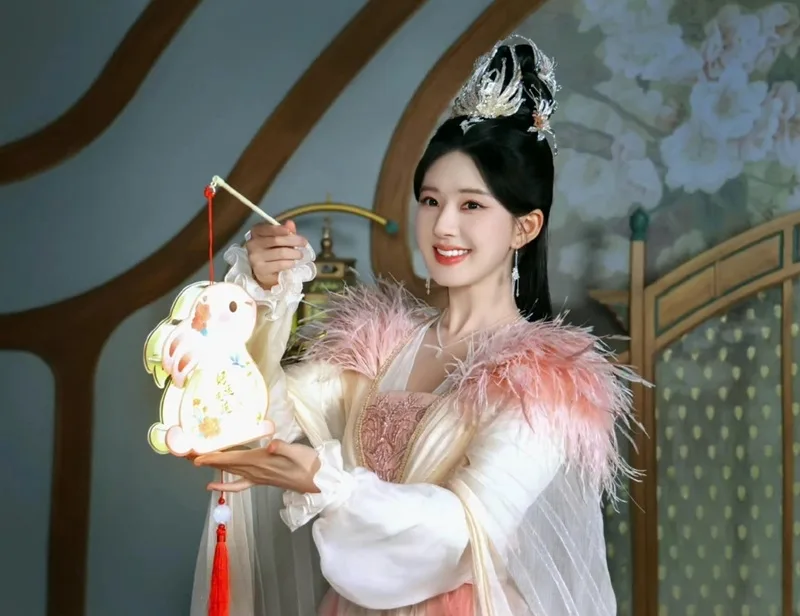 trieu lo tu sinh nam bao nhieu tuoi tac chieu cao va su nghiep moi nhat
