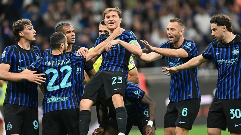 Ngôi sao vàng thứ hai thêu trên ngực áo đấu đầy kiêu hãnh của Inter Milan.